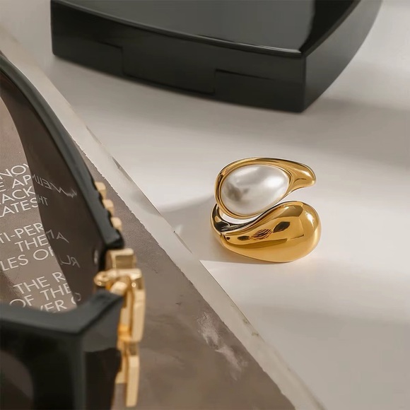 18K Gold Plated Chunky Faux Pearl Adjustable Ring - Picture 7 of 9